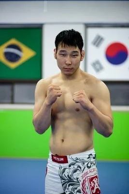 Dong Young Lee